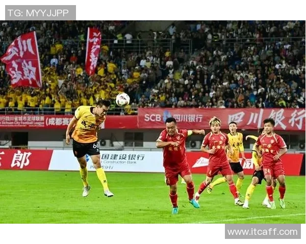 绿茵场上汗水挥洒见证足球球星高强度训练瞬间