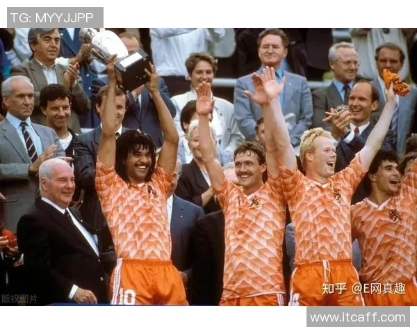 荷兰足球历史最佳球星排名揭秘 各时代巨星的风采与成就