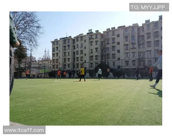 足球巨星们的日常生活揭秘他们场外的兴趣爱好和生活方式